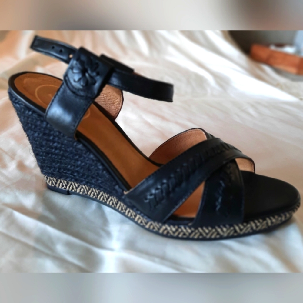 Jack Rogers, Brand new Black Abbey Wedges, size 8